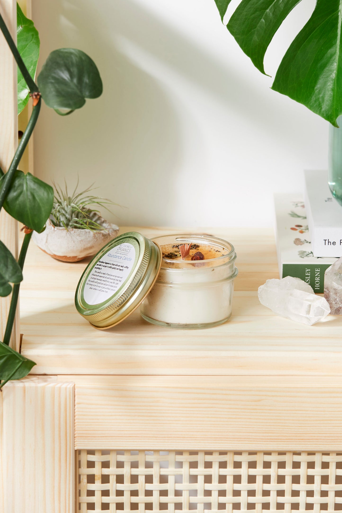EverCart™ Prosperity Candle – Hand-Poured Soy with Citrine Crystal
