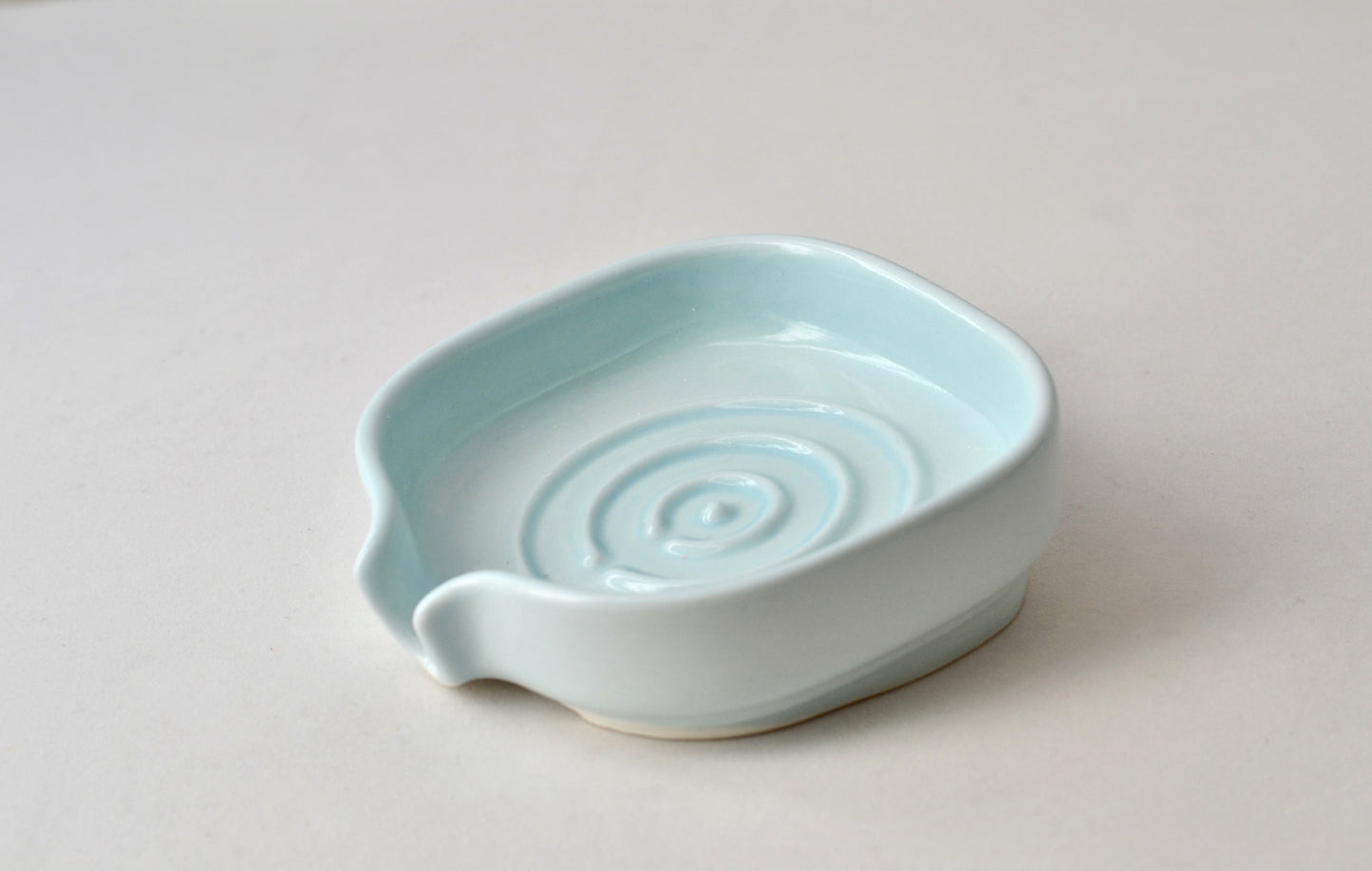 EverCart™ DryFlow – Self-Draining Porcelain Soap Dish